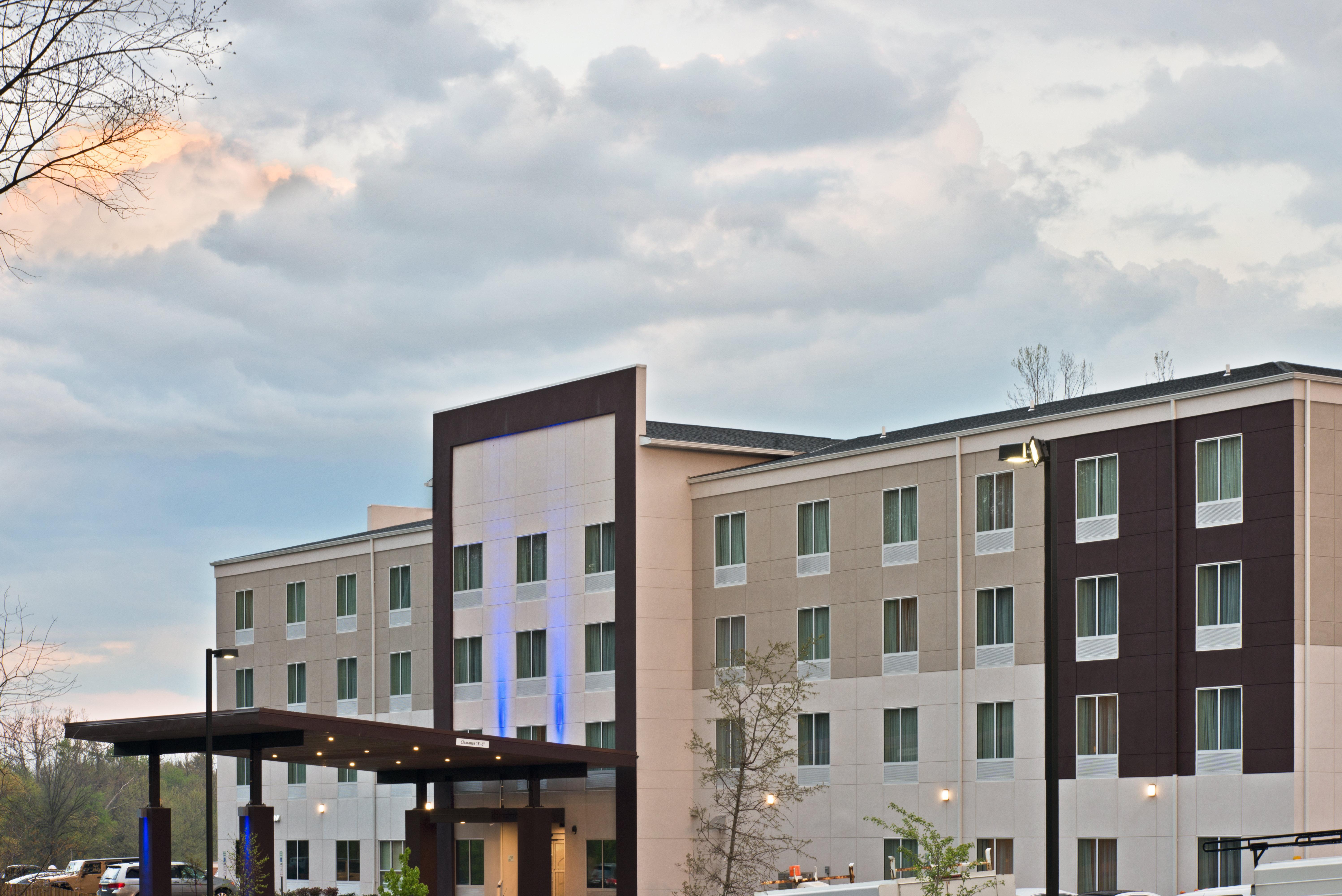 Holiday Inn Express & Suites New Cumberland By Ihg Exteriér fotografie